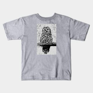 Toot Sweet In Black & White - Image Of An Owl On A Perch Kids T-Shirt